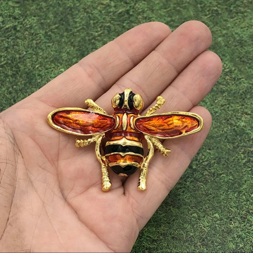 Red Bee Enamel Gold Tone Pin Brooch